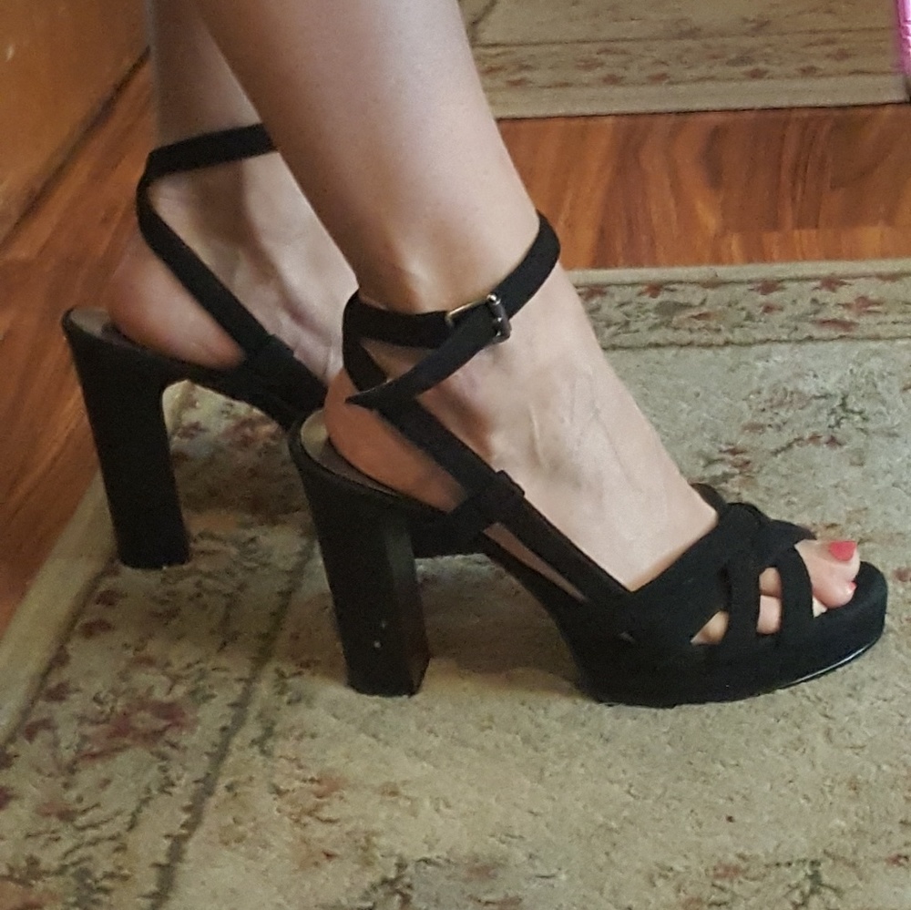 Women's size 9.5 black Soho open toe heels